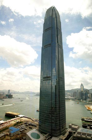 组图:世界第三高 香港最高楼完成外部形象工程