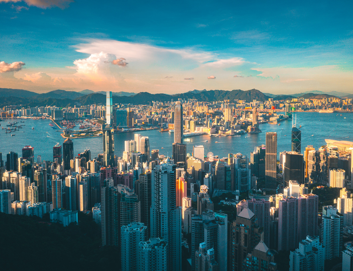 香港和新加坡gdp差距拉大到将近1500亿美元了,这其中的差值是石化