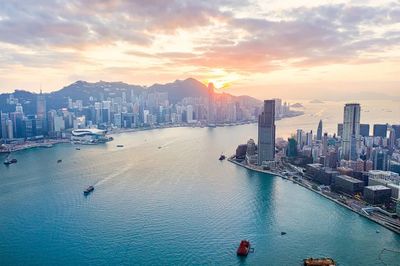 全球最贵CBD光环褪去 今年以来香港中环写字楼租金大跌21.3%