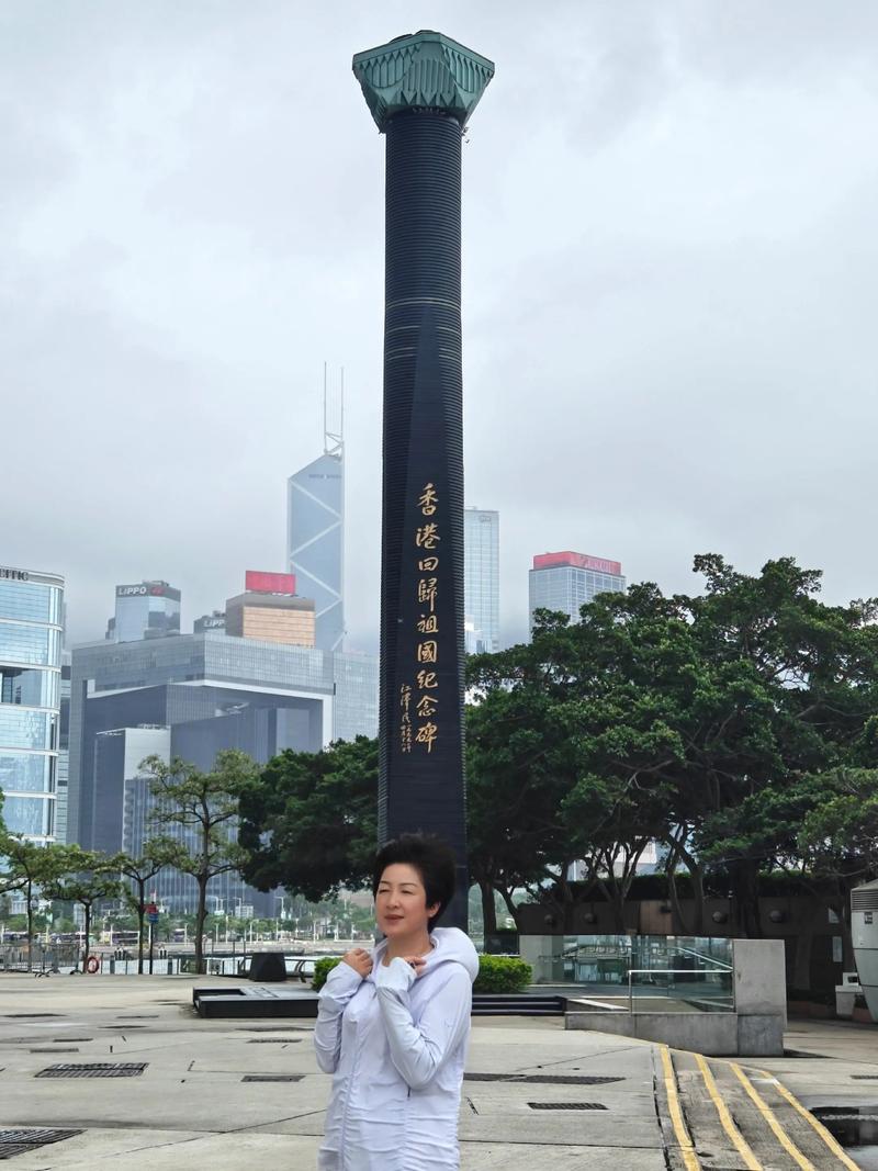 香港,如璀璨明珠,镶嵌在珠江口畔,展现了东西方文化的交融与和