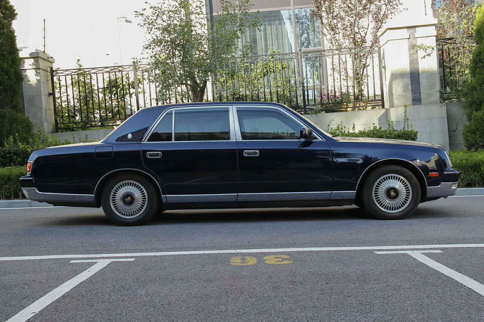 丰田世纪!日本顶级豪华旗舰车型,黑帮和天皇的座驾